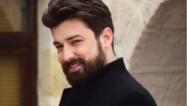 Alp Navruz Chi è? Di dove è – Altezza – Età – Serie TV – Famiglia